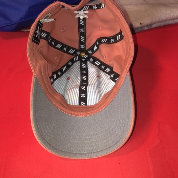 New Lady’s Adidas Hat - Picture 3 of 3